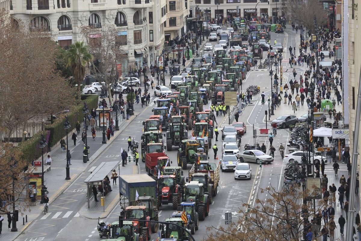 Tractorada en València convocda por Unaspi, las asociaciones de agricultores independientes.