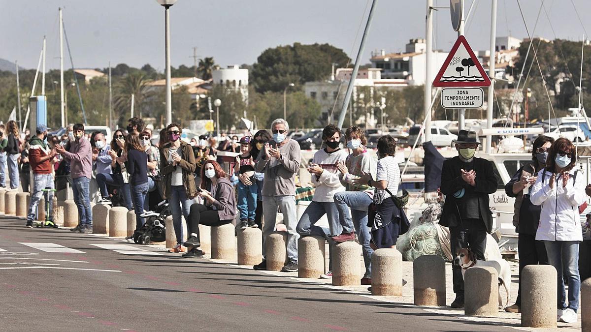 Los cientos de participantes protagonizaron un aplauso de más de cinco minutos.