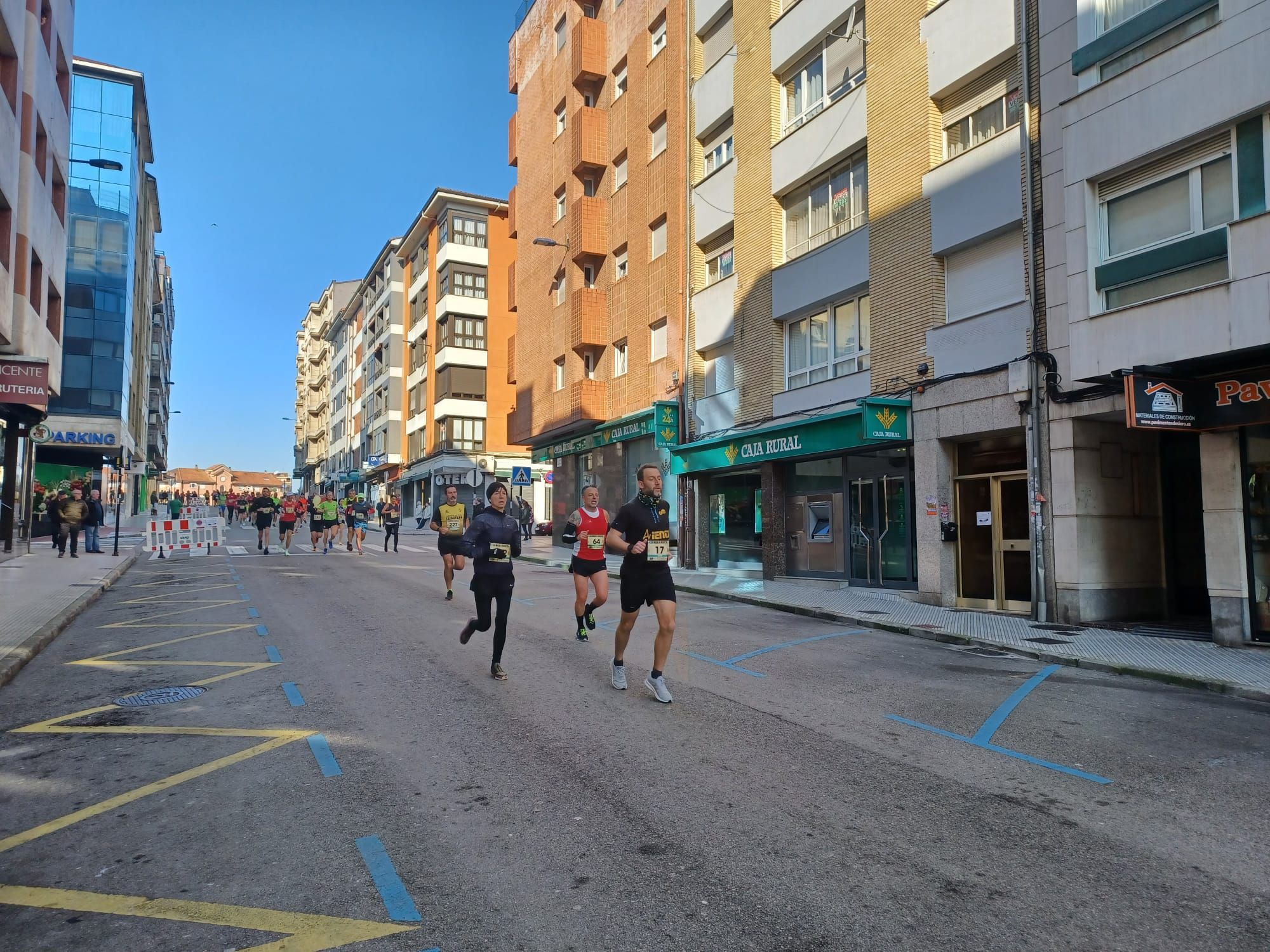 Todas las imágenes de la  XXXIII Media Maratón de Siero: así fue la gran prueba con salida en la Pola