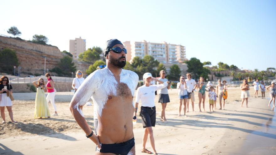 Neil Agius inicia su travesía a nado de Mallorca a Ibiza