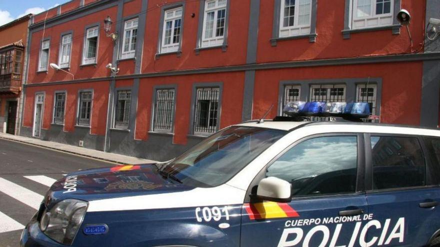 Comisaría de la Policía Nacional de La Laguna, donde la víctima interpuso la denuncia. | E. D.
