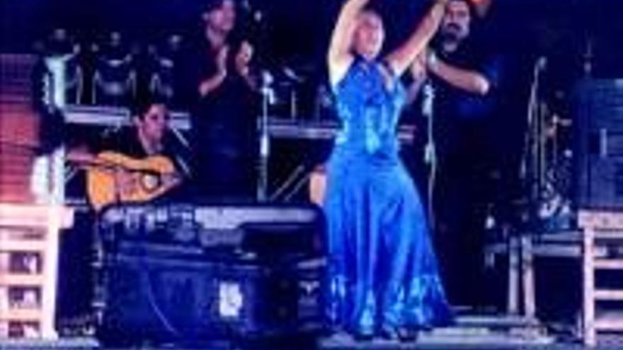 La terraza del teatro lopez de ayala acoge el espectaculo ´sentir flamenco´