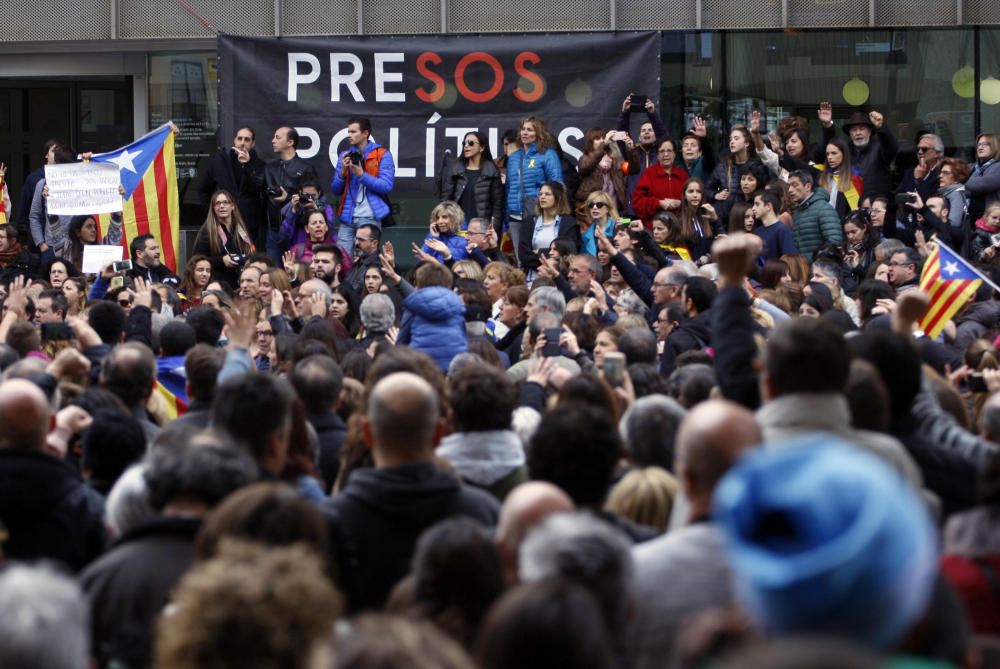 Concentració a Girona per l'alliberament dels exconsellers empresonats