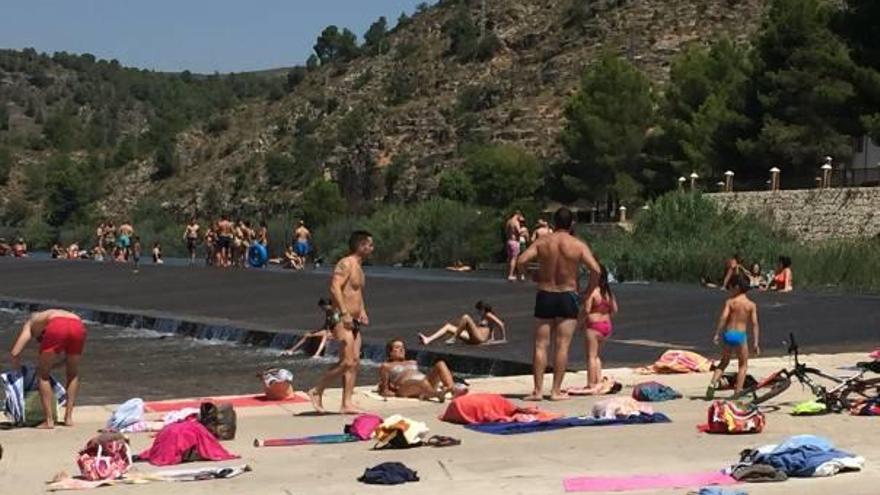 Paraje natural de l&#039;Assut de Antella el sábado, con turistas de varias nacionalidades.