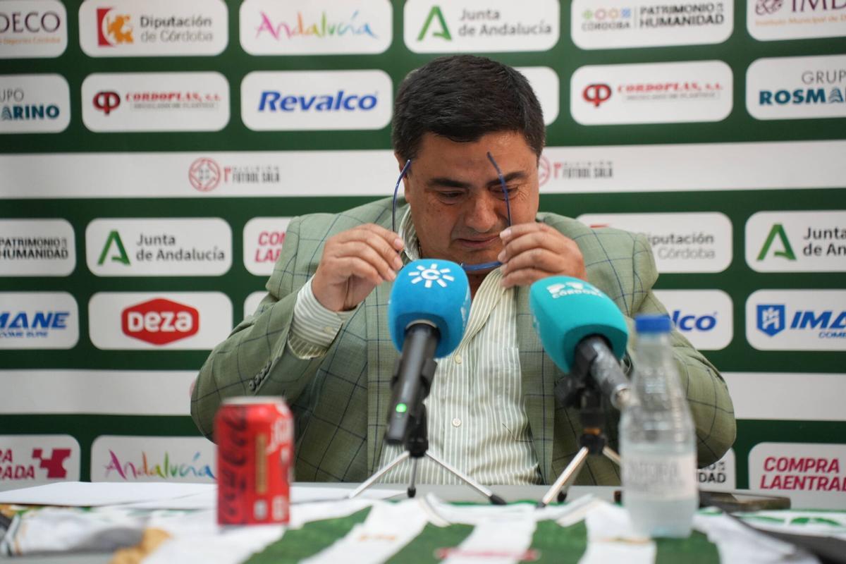 El dirigente blanquiverde recuerda a todos los que le han apoyado durante su etapa en la presidencia y pide que salga alguien en Córdoba que tome el relevo