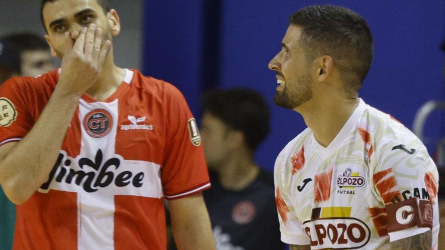 Tomaz y Felipe Valerio, en el primer partido. | IVÁN URQUÍZAR