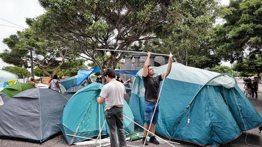 Acampada por la vivienda en Santa Cruz