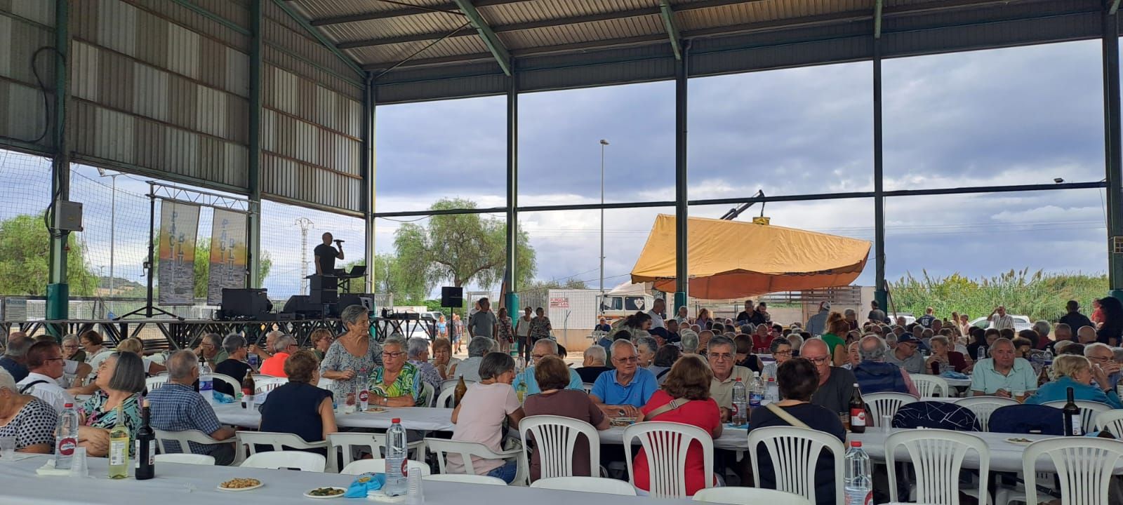 Paella de la Gent Gran en las fiestas de Tavernes de la Valldigna