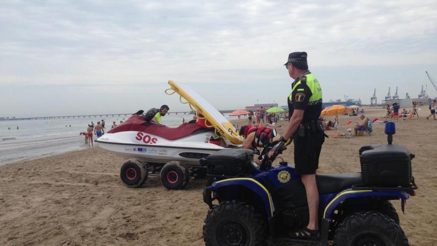 Rescatan a un niño de 13 años en la playa del Port