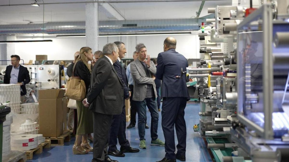 La empresa catalana Trace ID abre en L’Hospitalet una nueva planta de soldadura de chips "pionera en Europa"