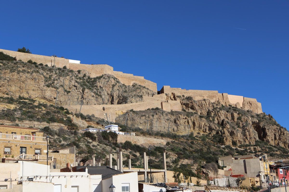 Puerta oriental del Castillo, desde el barrio de San Pedro.