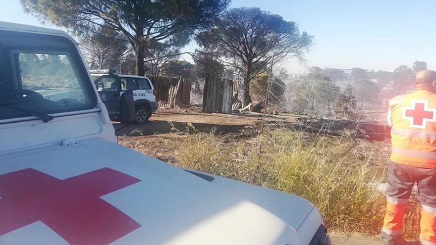 El incendio de un asentamiento de Huelva deja varios heridos y 200 chabolas quemadas