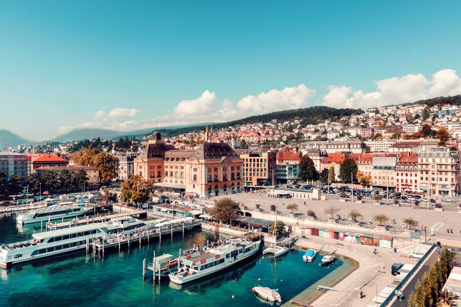 Vista del puerto de Neuchâtel, en el lago del mismo nombre