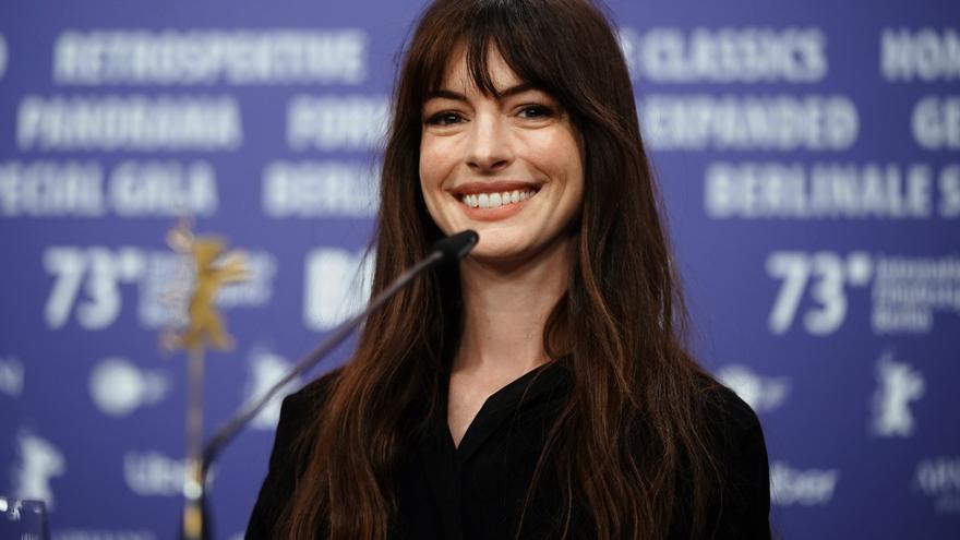 Anne Hathaway inaugura una Berlinale en crisis existencial