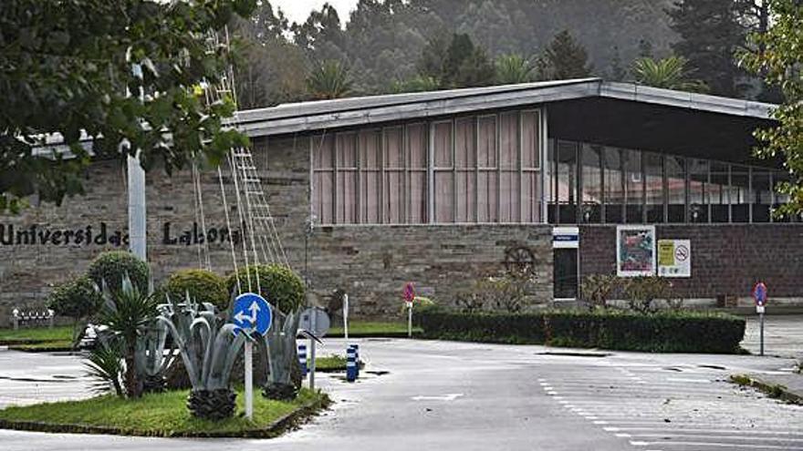 Vista del instituto Universidade Laboral, en Culleredo.