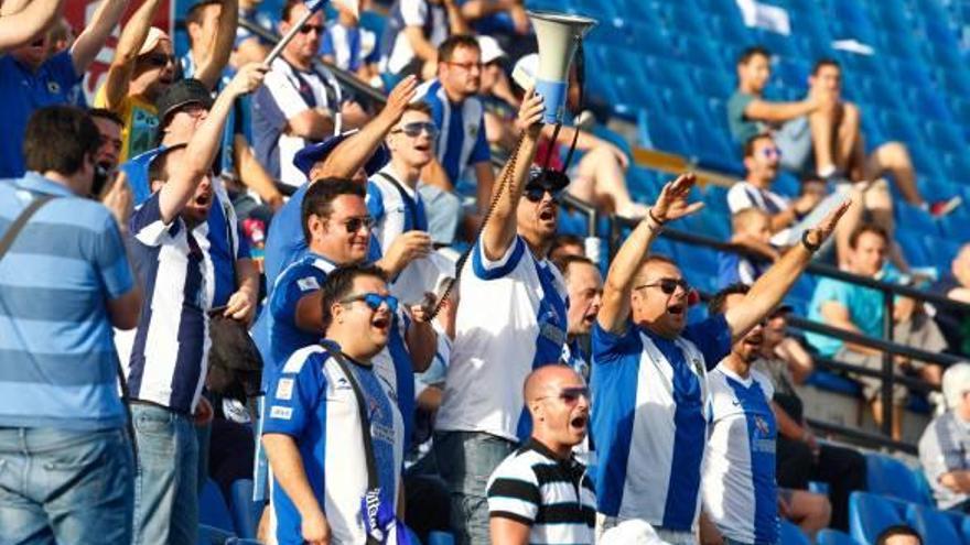 El Hércules rebaja un 30% los abonos, premiará a los «fieles» si hay ascenso y cierra Tribuna Alta