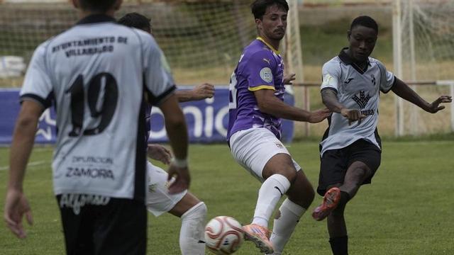 Goore rubrica un pase este pasado sábado en el CD Villaralbo - Palencia.  | J. L. F.