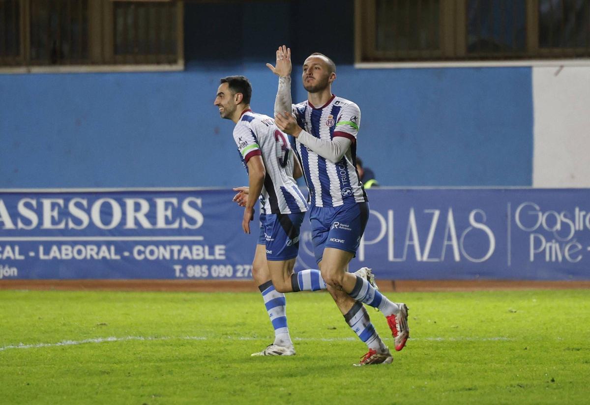 Santamaría celebra su gol ante el Mérida