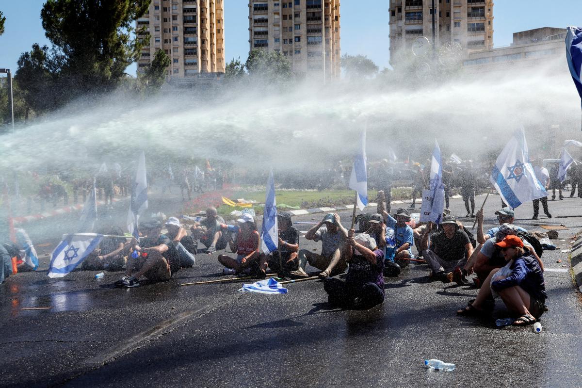 Las protestas masivas continúan en Israel por la reforma judicial