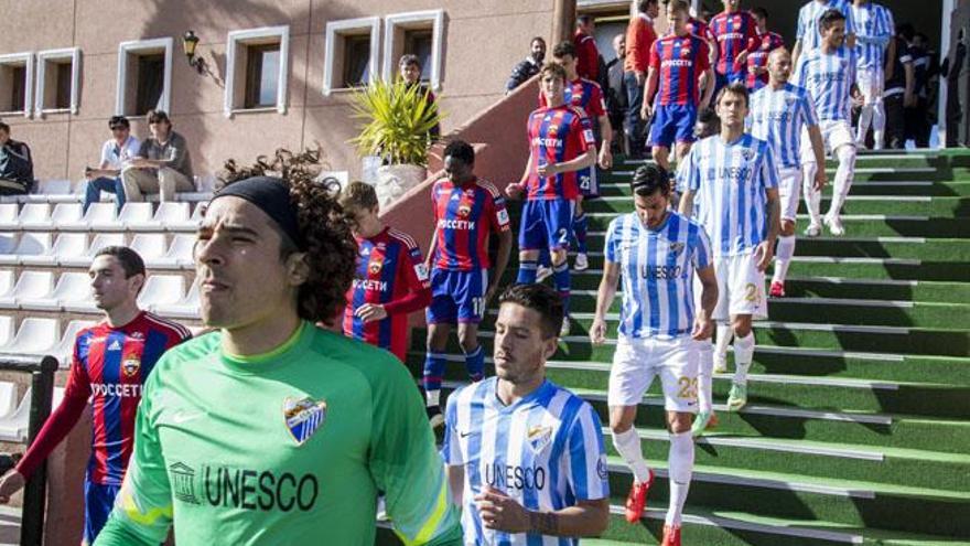 Imagen del conjunto blanquiazul a su salida al campo.