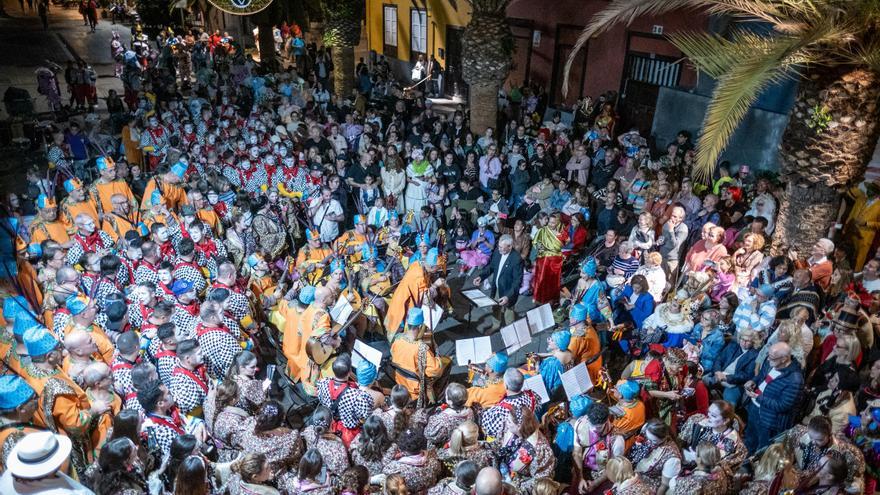 La murga, la rondalla, la agrupación, la Canción... es pueblo y el pueblo, Carnaval