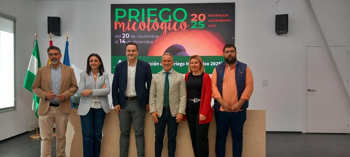 Autoridades en la presentación de Priego Micológico.
