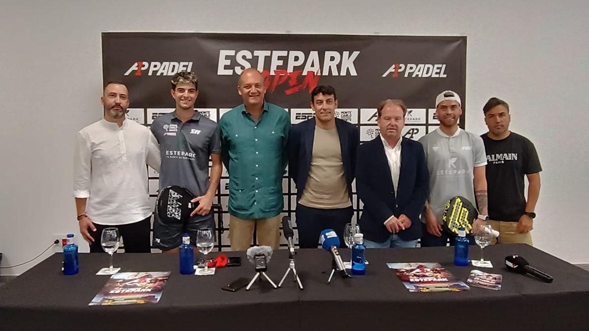 Integrantes de la rueda de prensa de presentación del A1 Pádel Estepark.