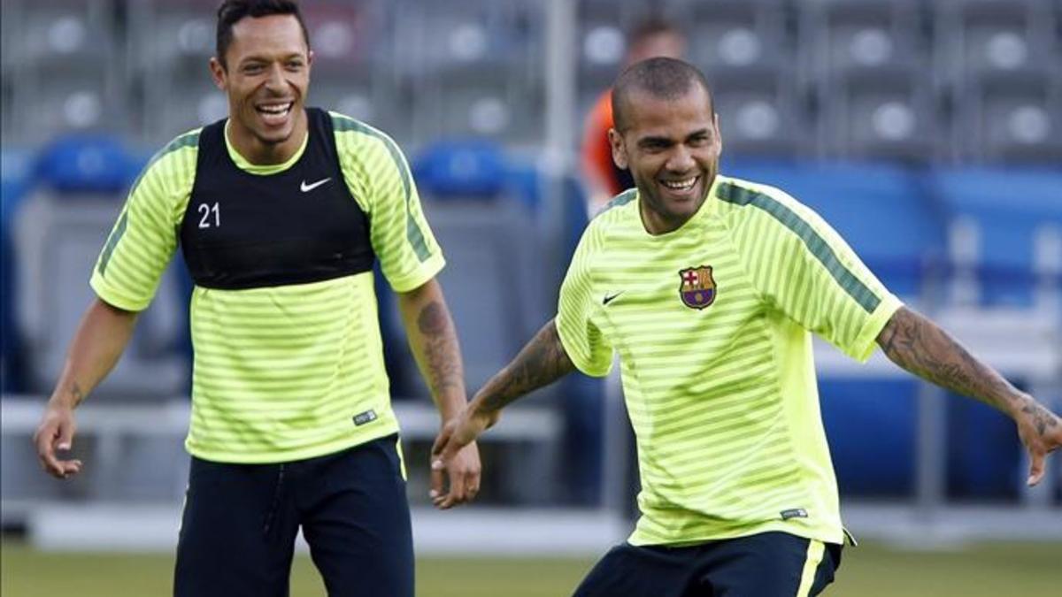 Adriano se resistse a seguir los pasos de Alves y jugar en Italia