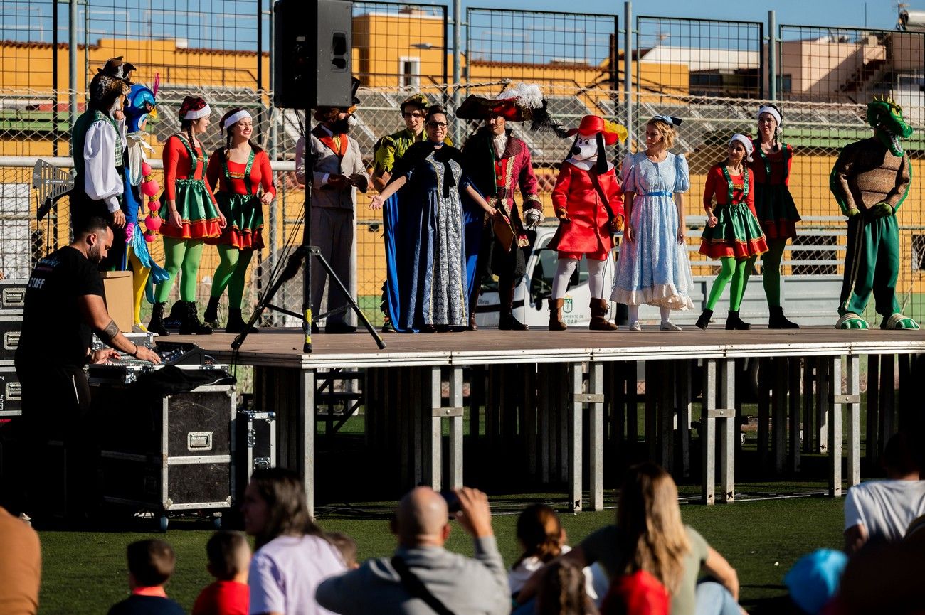 Miles de personas llenan de ilusión el Estadio de Barrial en la llegada de los Reyes Magos