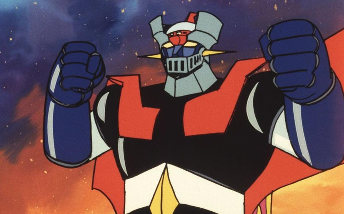 Mazinger y sus puños, dispuestos para ser lanzados.