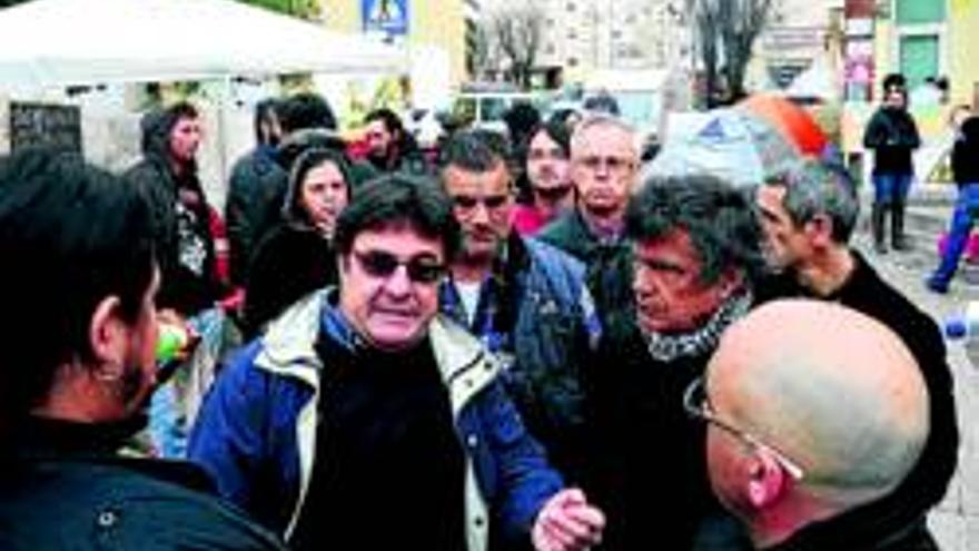 Carretero visita el Campamento Dignidad