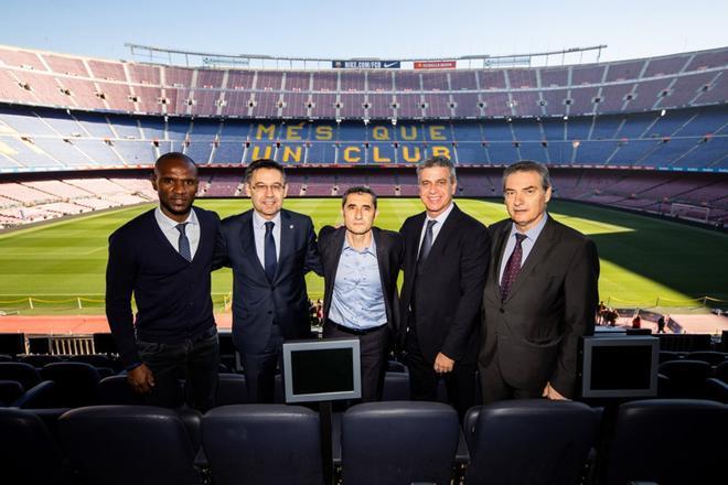 Ernesto Valverde ha firmado el contrato que le ligará con el Barcelona por una temporada más