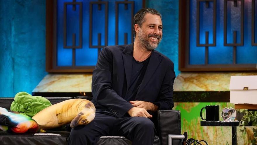 Hugo Silva presenta en 'La Revuelta' junato a David Broncano su nueva película, 'Desmontando a Lucía'.