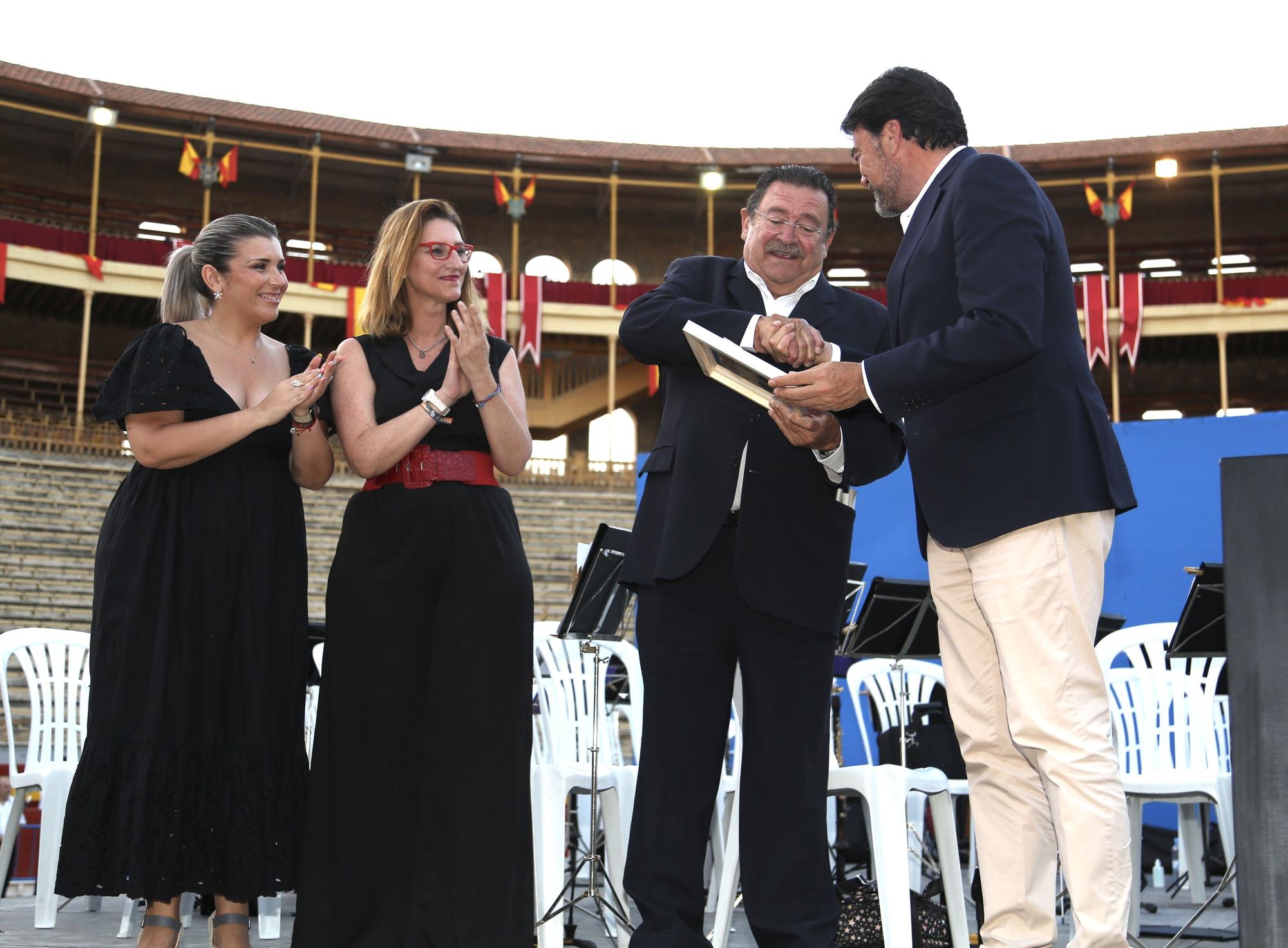 El cirujano José María Reyes da el pregón de la Feria Taurina de Hogueras 2022