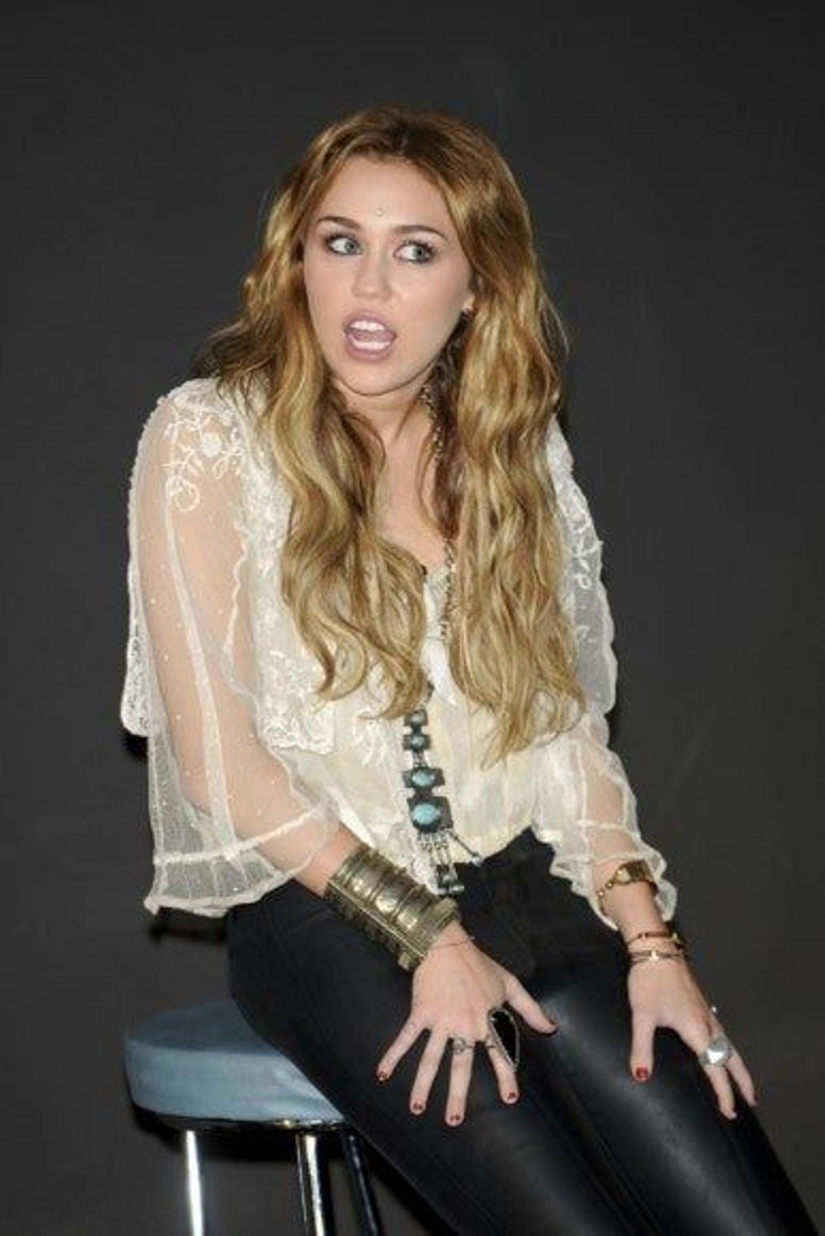 Miley Cyrus  19