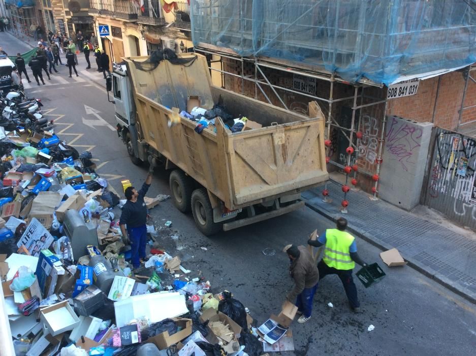 Empieza la recogida de basura de una empresa externa