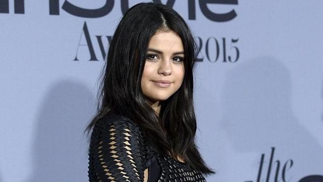 Selena Gomez tiene que elegir entre Balmain o Louis Vuitton