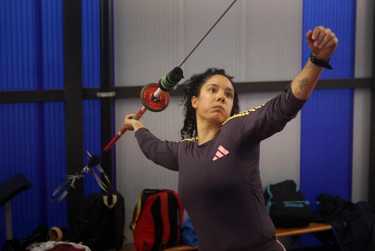 Yulenmis Aguilar se reencuentra con la jabalina en A Coruña