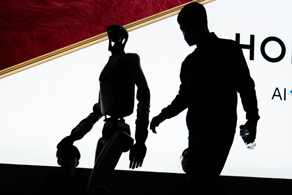 L´Hospitalet de Llobregat. 02/03/2026 Sociedad. Ambiente en la zona de Honor. Ambiente el primer dia de el Mobile World Congress 2026 en la fira de Hospitalet. Foto: Zowy Voeten / El Periódico