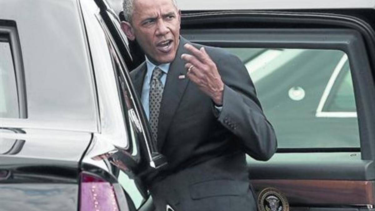 El presidente Obama tras llegar, el pasado jueves, al aeropuerto de Louisville (Kentucky).