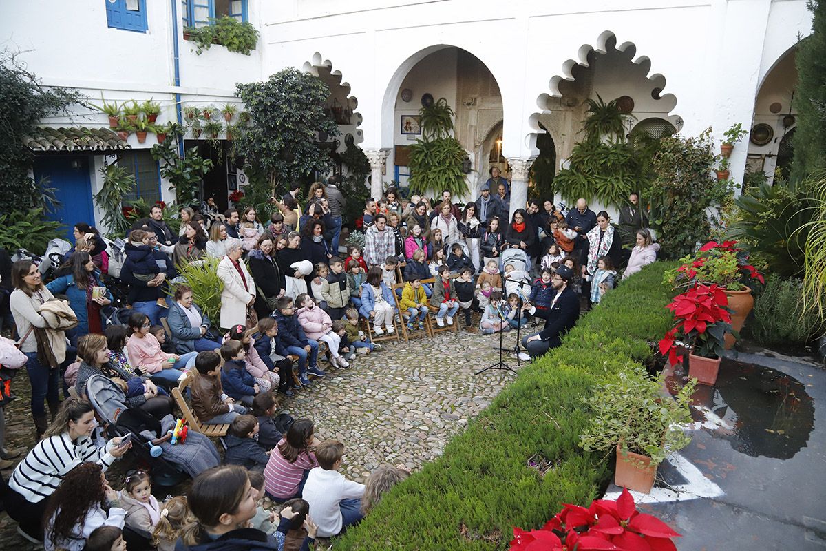 Cuentos en los Patios por Navidad para los niños