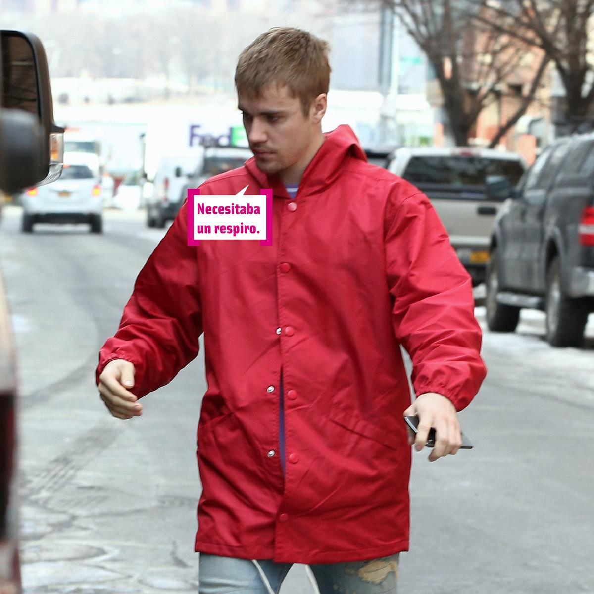 Justin Bieber con chaqueta roja, necesita un respiro
