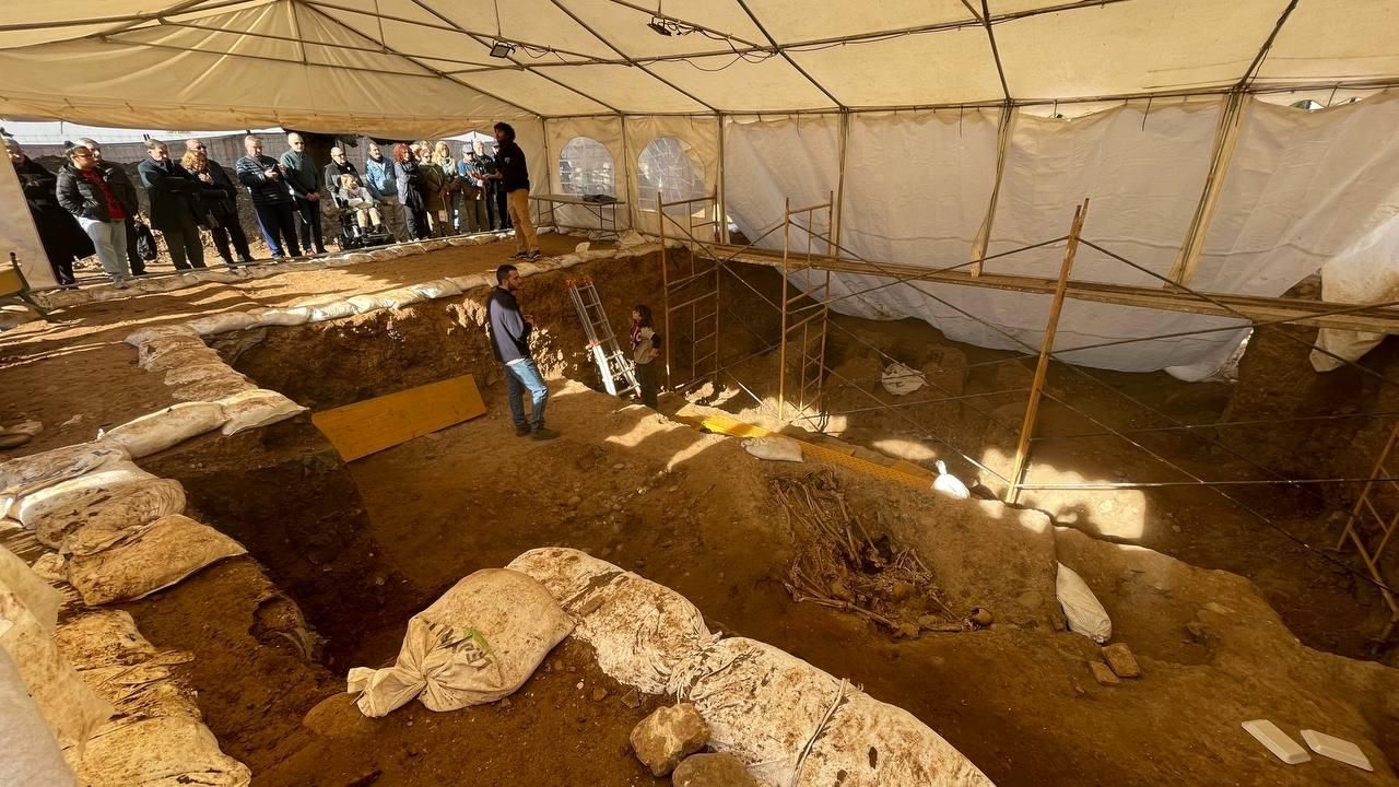 Acto en memoria de las víctimas del franquismo en el cementerio de la Salud