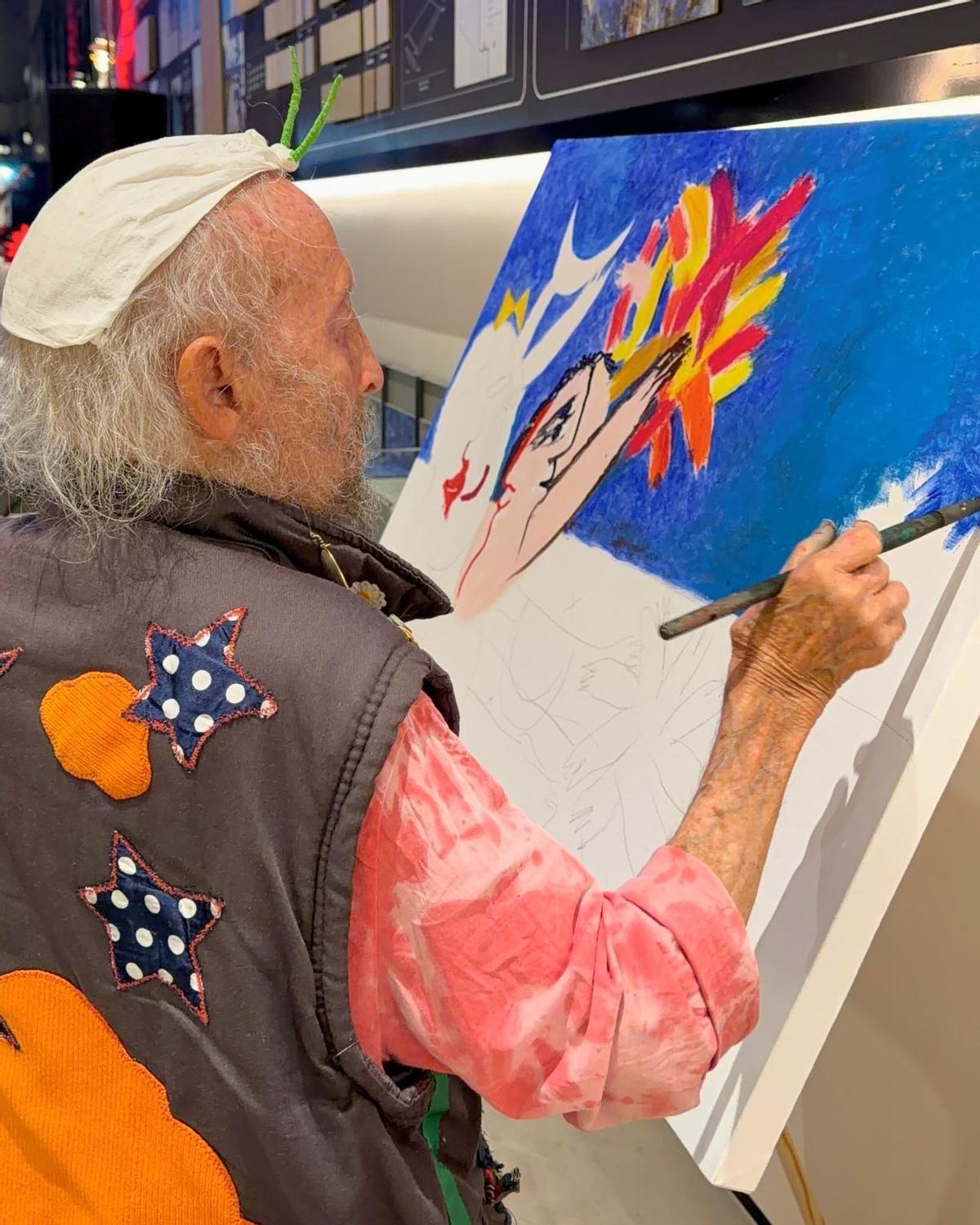 Ripollés, en el transcurso de la inauguración de la tienda.