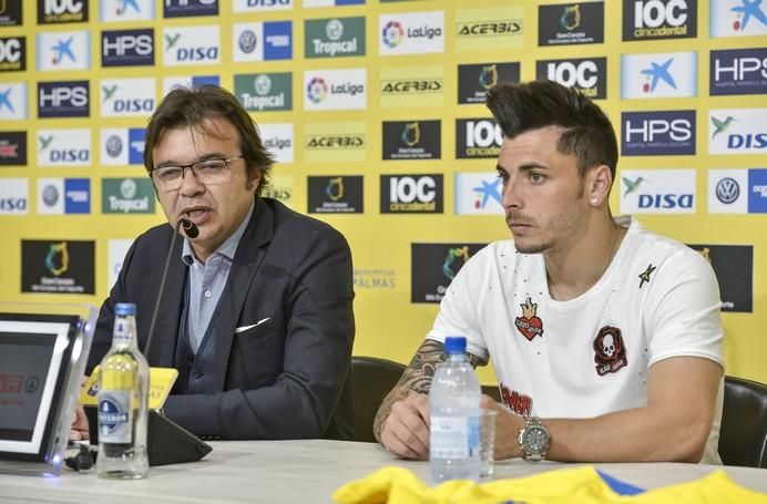 LAS PALMAS DE GRAN CANARIA A 19/06/2017. Presentación de Ximo Navarro jugador defensa, nuevo fichaje de la UD Las Palmas  para la temporada 2017/18 FOTO: J.PÉREZ CURBELO