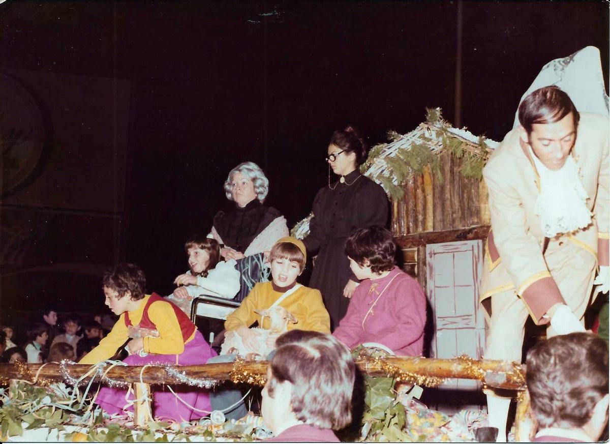 En la Cabalgata de Reyes con la Peña Los Ángeles.