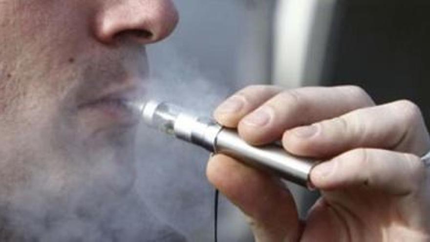 L’Associació Contra el Càncer alerta sobre els cigarrets electrònics: &quot;En molts casos és la porta d’entrada al tabac&quot;