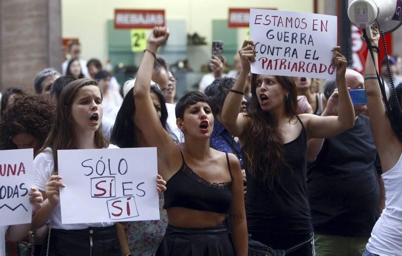 El feminismo arropa a la víctima de ‘La manada’ de Manresa en Zaragoza