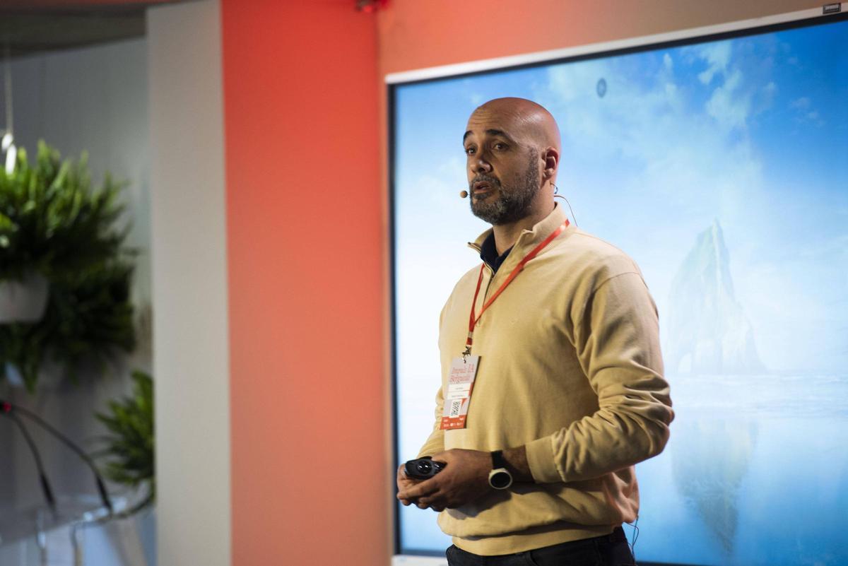 Joan Quintana, CEO de l'empresa, durant l'explicació