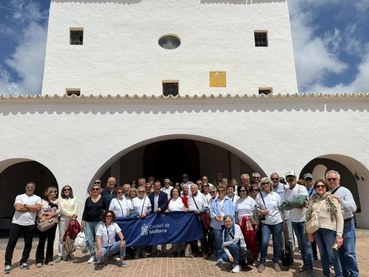 Mayores de mallorca en otro viaje a Ibiza